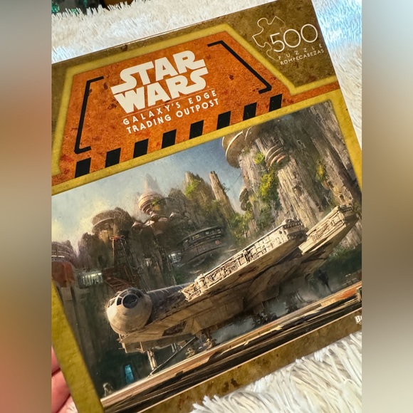Star Wars Galaxy’s Edge Trading Outpost 500 Piece Puzzle - Picture 1 of 2